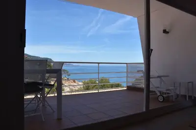 Image de Appartement avec vue sur la mer et accès facile à pied, dans une urbanisation privée