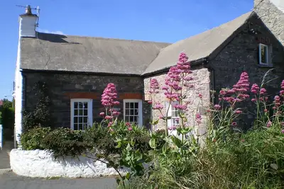 Image de Chalet Old Stone en plein coeur de St Davids, jardin privé domine la cathédrale