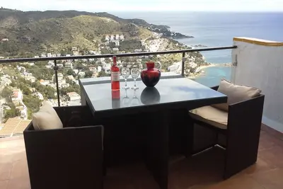 Location Appartement avec Piscine Vue sur Mer Roses