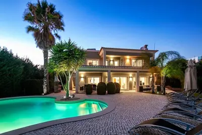 Image de Villa Debora - Villa contemporaine de 4 chambres - Proche de nombreuses commodités. Super piscine!