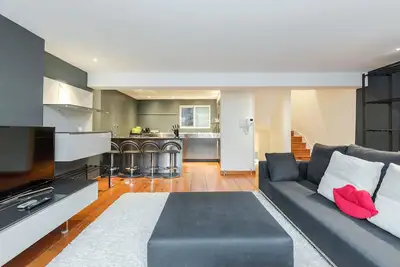 Image de ✪ Appartement Mayfair 2br avec toit-terrasse et bain à remous