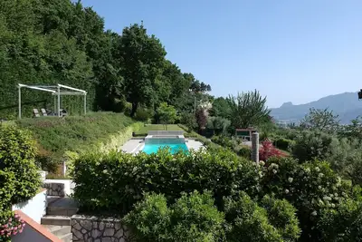 Image de Une oasis entourée de verdure aux portes de la côte amalfitaine