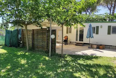 Image de Location de vacances à la mer, Grau d'Agde : mobil-home+bâtiment bois+bât en dur