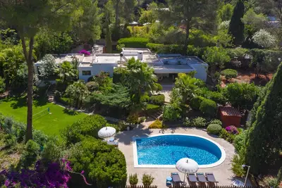 Image de Belle villa bohème pour 7 personnes près de Jésus avec jardins tropicaux luxuriants et grande piscine