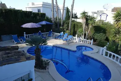 Image de Villa privée avec piscine et jacuzzi, jardin exotique et air conditionné