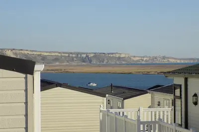 Image de Mobil-home de luxe avec des vues spectaculaires sur la mer.