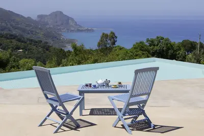 Image de Stunning panoramic views directly over the Tyrrhenian Sea & Aeolians