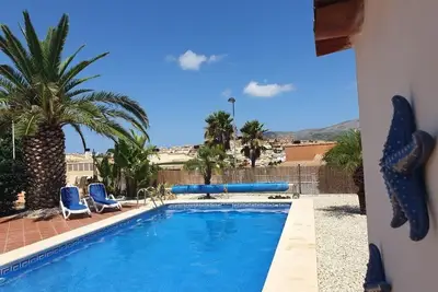 Image de Villa pour 6 personnes avec jardin privée et (chauffée) piscine, vue sur la mer