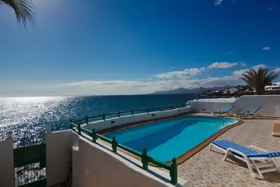 Villa avec piscine chauffée et vue sur mer privées