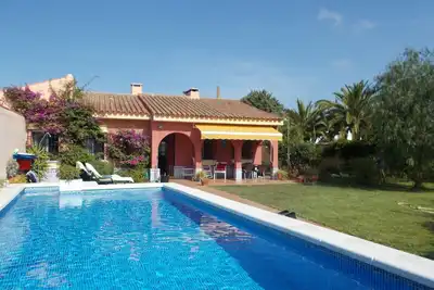 Image de Lovely Private House, Piscine, Jardin, Wi-fi Barbecue Parking