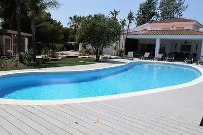 Image de Casa Cachap, Idéal pour vos vacances, proche de la mer, wifi gratuit, Climatisation En Option, piscine privée, animeaux de compagnie autorisés, plage pour chiens