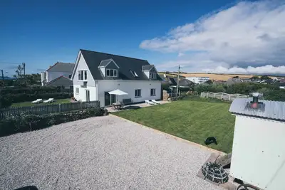 Image de Peu Lila est une maison familiale spacieuse nichée au bout d'un chemin privé
