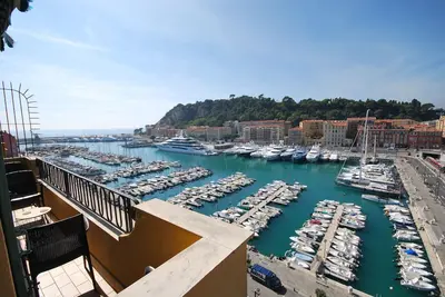 Image de Penthouse au 6ème étage avec 2 balcons et vue imprenable sur la mer / port