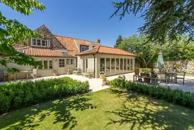 Image de Une belle propriété individuelle spacieuse et de caractère avec annexe privée