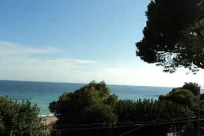 Image de Vue mer dégagée et grande terrasse plein sud