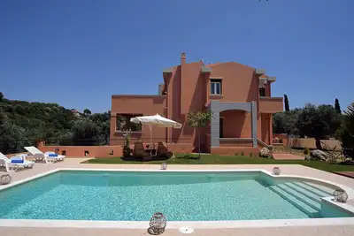 Image de Villa Amaryllis est l'option ultime de réservation pour les couples, les familles et les amis