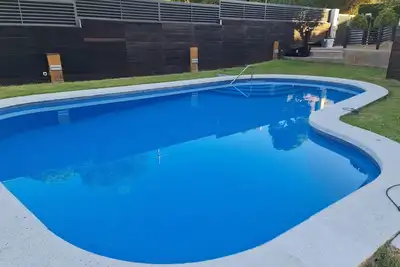 Image de Rez-de-chaussée avec jardin et piscine d'eau salée au coeur de la Costa Brava