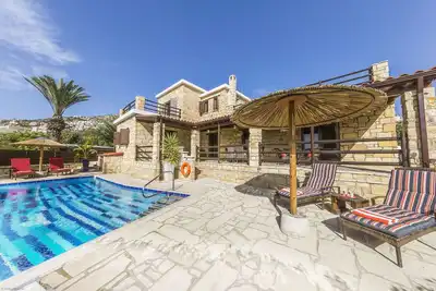 Image de Newly Built Luxury Stone Villa With Private Pool In Central Peyia