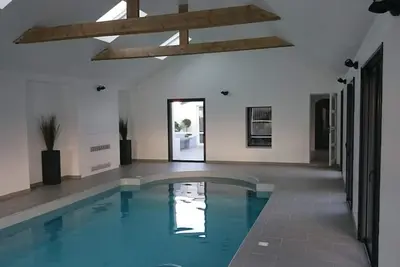 Image de Maison avec piscine couverte, chauffée et jardin à Belle île 2-10 personnes