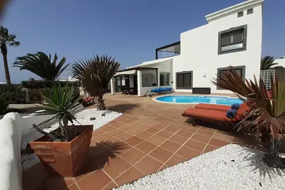 Image de Villa de luxe avec piscine chauffée et vue sur mer privées et connexion Wi-Fi