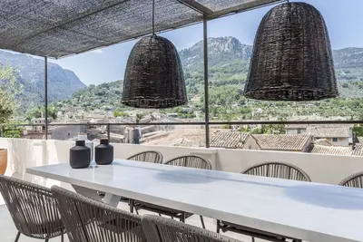 Image de Un appartement élégant dans le centre de Sóller, grande terrasse avec bassin profond.