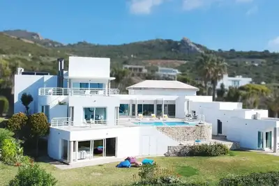 Image de Magnifique Villa de 6 chambres au design moderne. Free Wifi