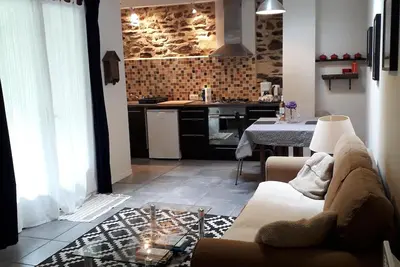 Image de Gite rénové avec style avec terrasse couverte Dans Charmant Village