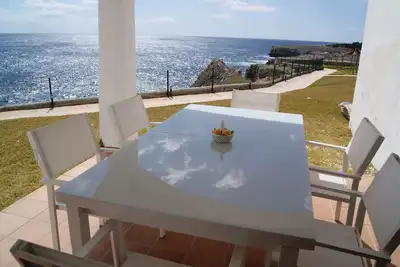 Image de Appartement situé en face de la mer.