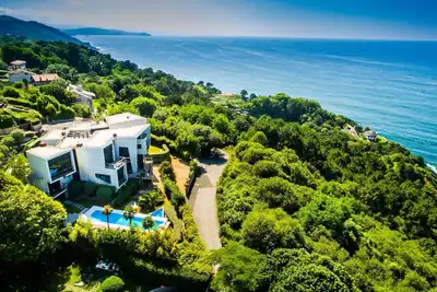 Image de Belle villa avec vue panoramique sur la mer