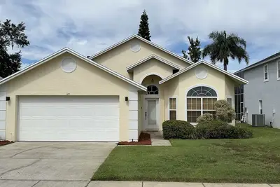 Image de Villa privée avec une grande piscine privée et un spa, à 15 minutes de Disney