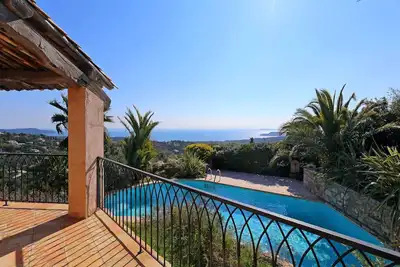 Image de Villa de charme dans le golfe de St Tropez, piscine et vue mer à 180°