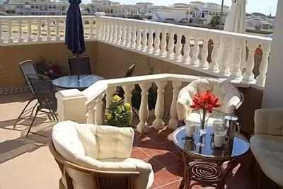 Image de Spanish Town House, 2 grandes piscines avec de beaux jardins Situé Costa Blanca Sud