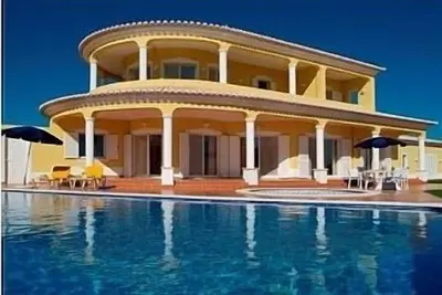 Image de Conçu Architecte Villa moderne, avec une vue imprenable jusqu'à la mer, vers Lagos