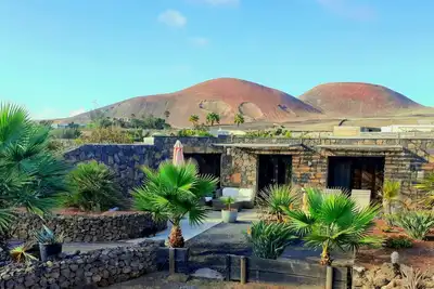 Image de maison en pierre dans un quartier très calme