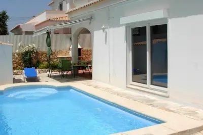 Image de Vivenda avec piscine