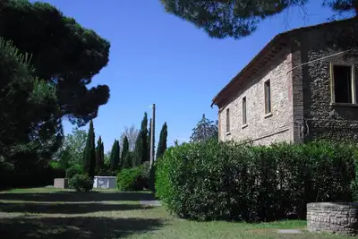 Image de Appartement de deux pièces dans une maison de campagne avec parc et piscine, près de la mer.