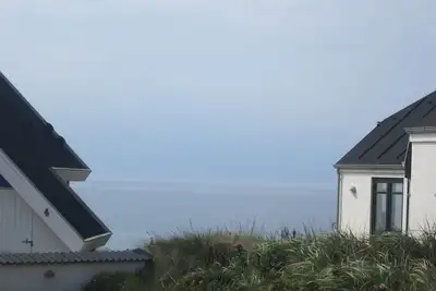 Image de Petit pêcheur romantique avec la mer et la plage