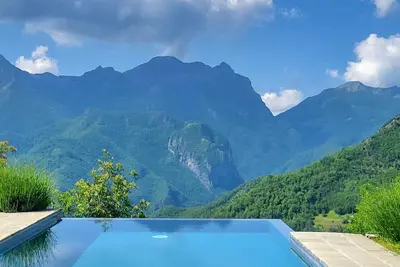 Ferme restaurée avec piscine privée, vues imprenables et Wifi!