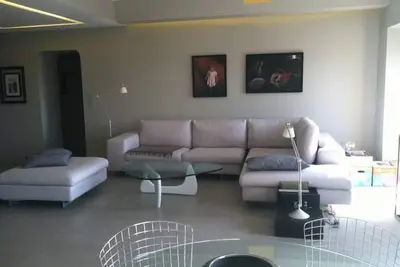 appartement moderne dans villa niçoise! !