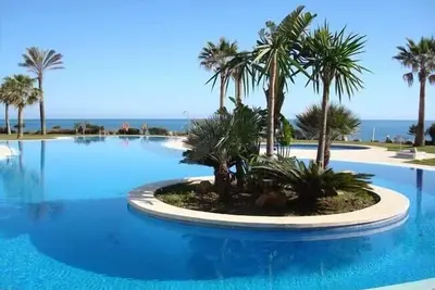 Image de Beachside Apt. grande piscine d'eau salée. Accès à Seafront Boardwalk