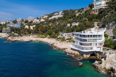 Grand 6 Pièces en Front de Mer à Nice