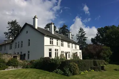 Image de Grande maison de campagne familiale située dans un domaine privé idyllique