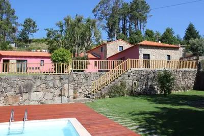 Image de Maison rustique avec vue sur la montagne