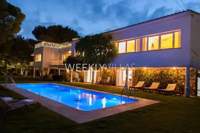 Image de Villa Sitges Tupinetti. 100 m de la plage. Confortable. Jardin by Weekly Villas