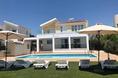 Image de Villa Coral Bay de 4 chambres avec piscine privée et climatisation