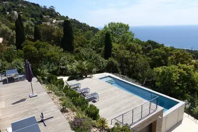 Image de \"L'Arbousier\" avec superbe vue sur les Îles d'Or, 12 pers. , piscine chauffée.