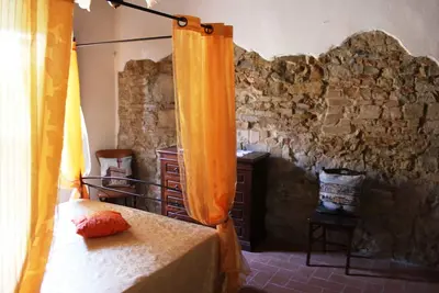 Ancienne ferme de romarin près de San Gimignano avec piscine