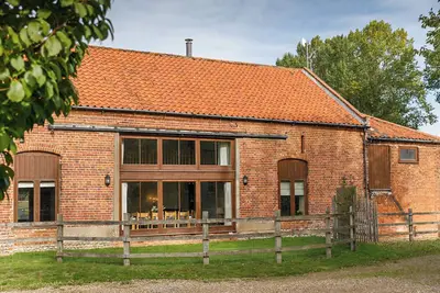 Image de Grange spacieuse, vue sur la campagne, poêle à bois et bain à remous privé