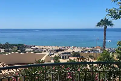 Image de Villa panoramique avec vue sur l'océan et piscine privée à quelques mètres de la plage