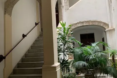 Image de Appartement élégant et calme dans le Palazzo Mango, cœur du vieux Palerme.